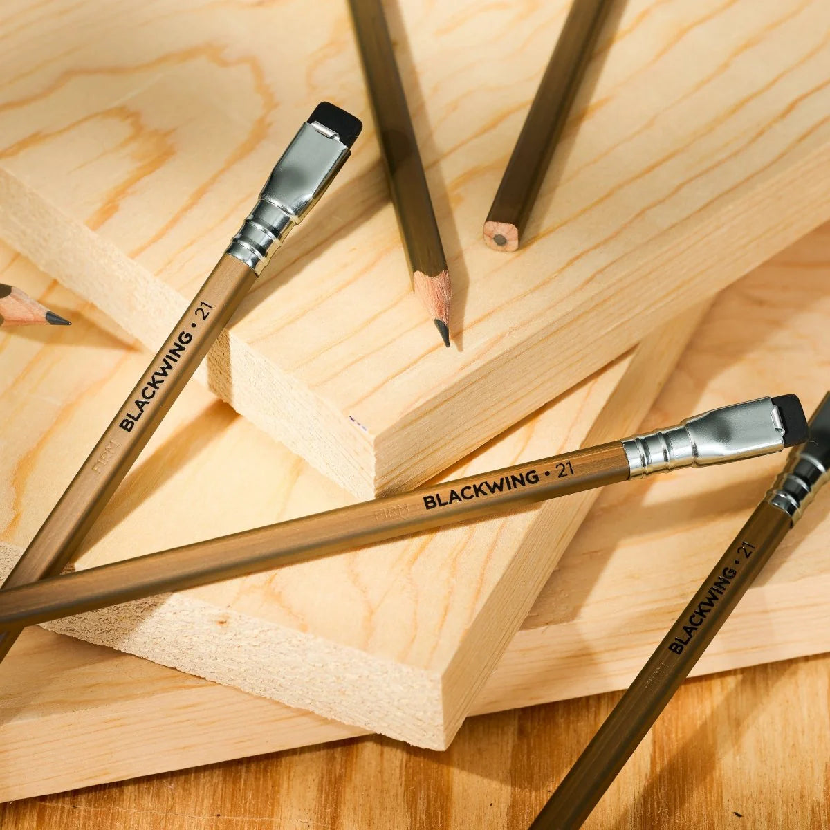 Blackwing Volume 21 Pencil - A tribute to woodworking
