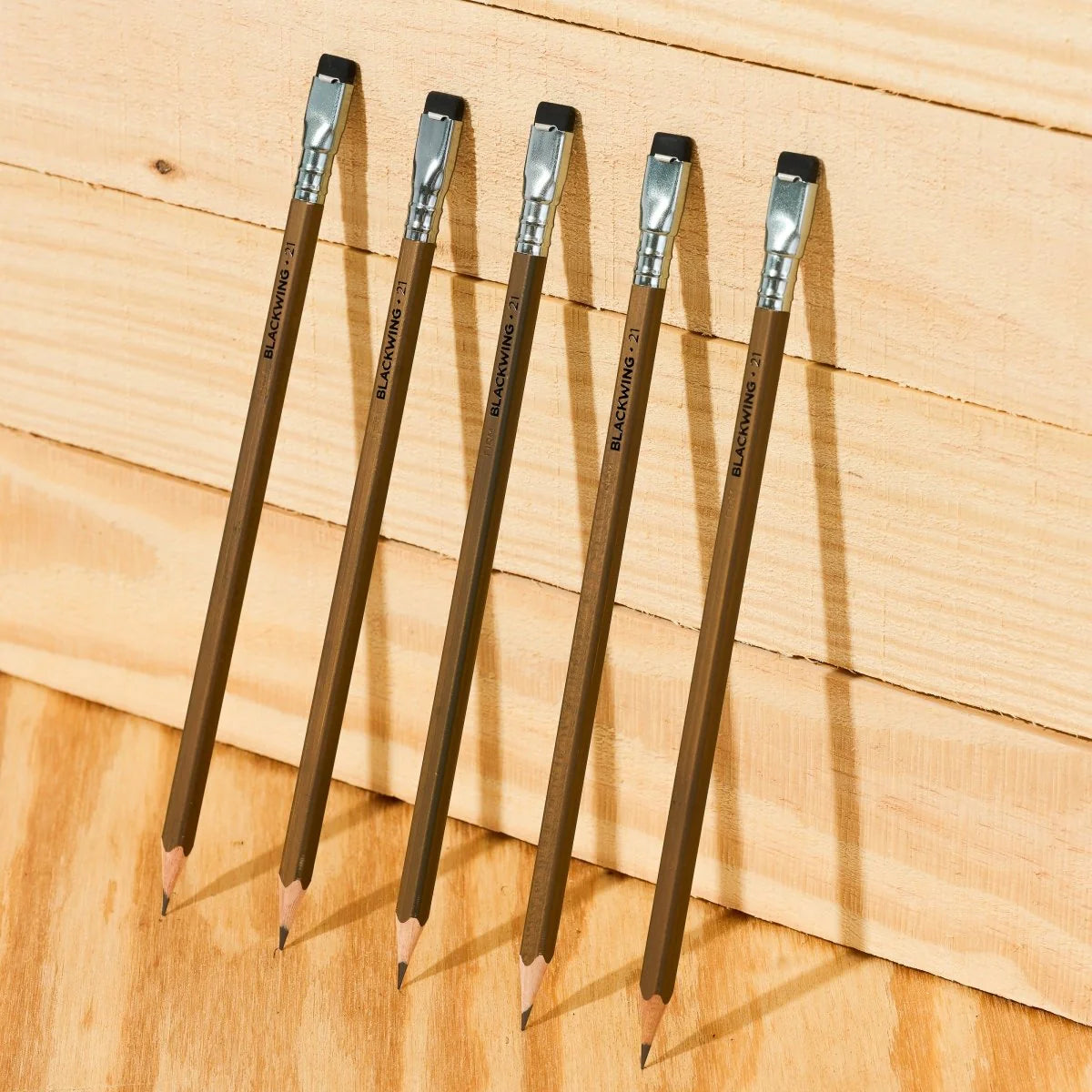 Blackwing Volume 21 Pencil - A tribute to woodworking