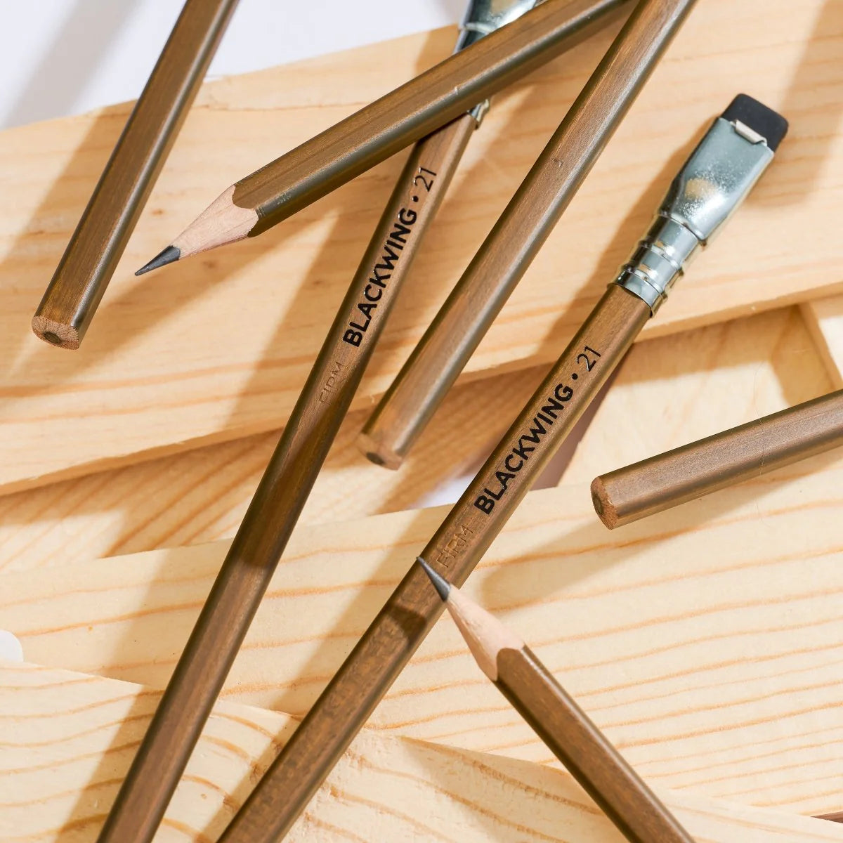 Blackwing Volume 21 Pencil - A tribute to woodworking