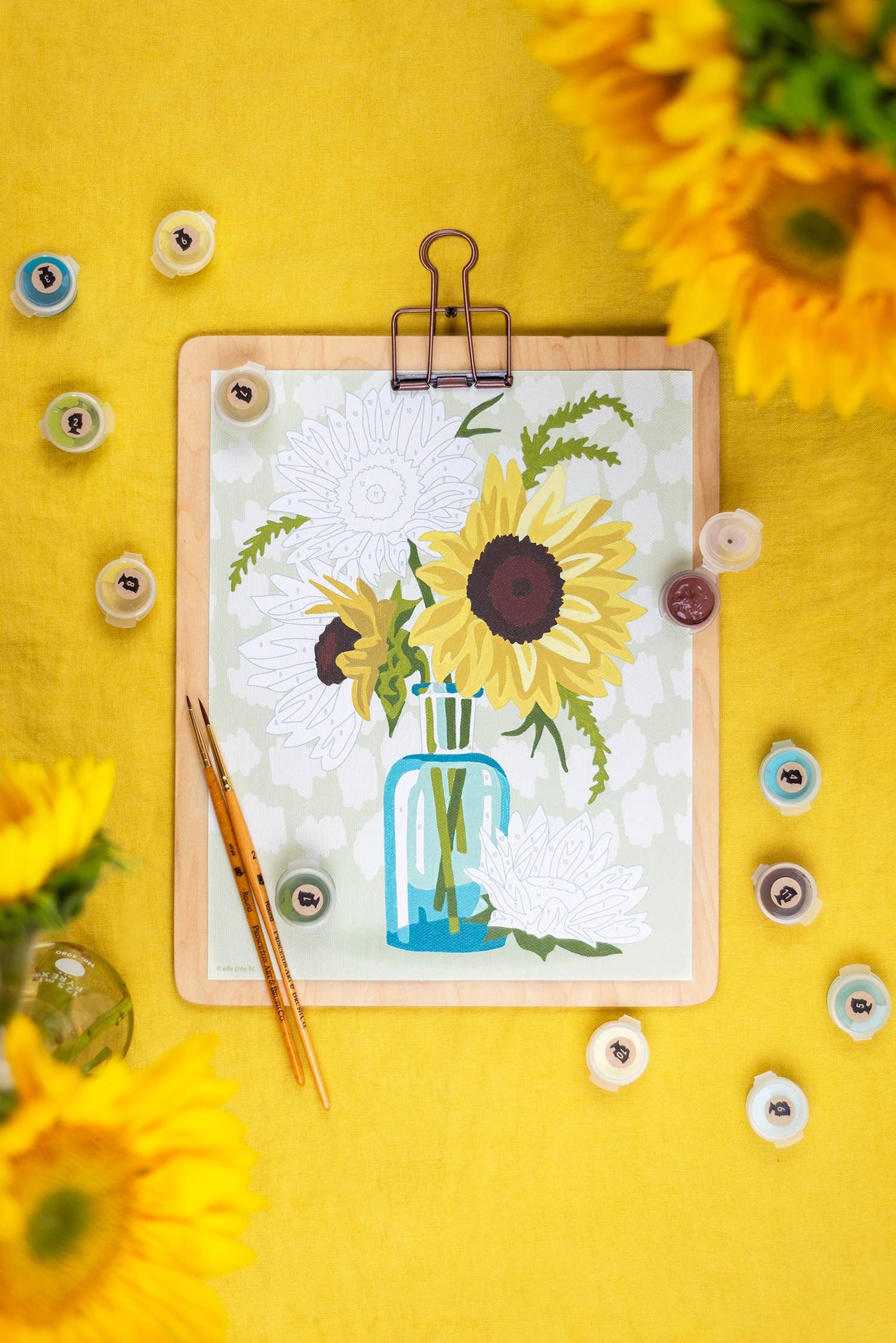 Elle Crée (She Creates) - Sunflowers in Vase (Yellow) Paint-by-Number Kit
